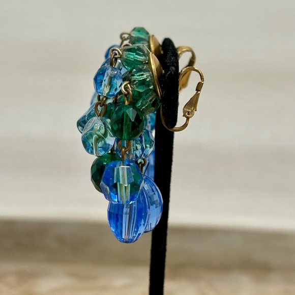 Hattie Carnegie Signed Vintage Blue and Green Dangle Clip on Earrings - Picture 2 of 10